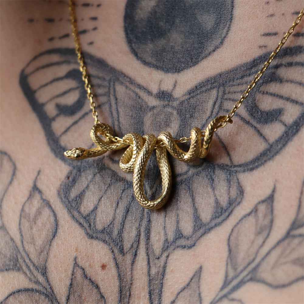 Elegant Gold Fang Pendant Necklace