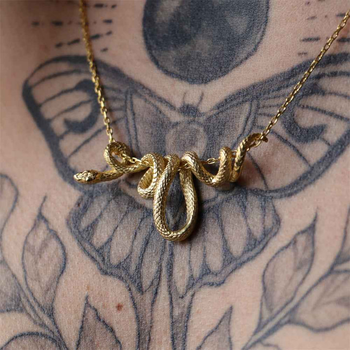 Elegant Gold Fang Pendant Necklace