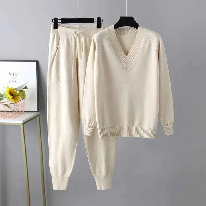 Women's Cozy Knitted Tundraloom Set Apricot