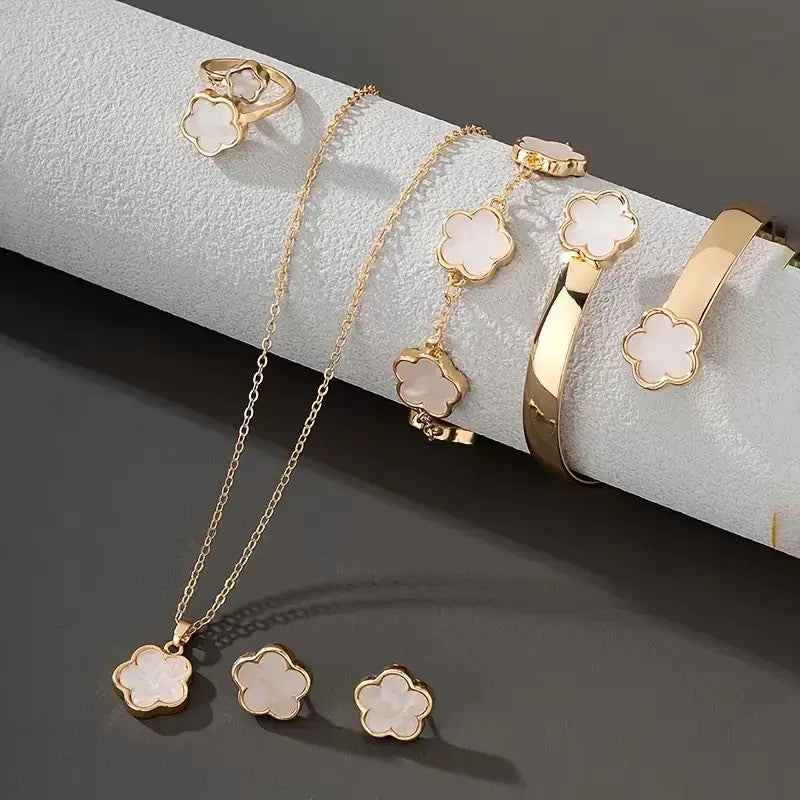 Three-Piece Clover Charm Pearlescent Pendant Necklace Set
