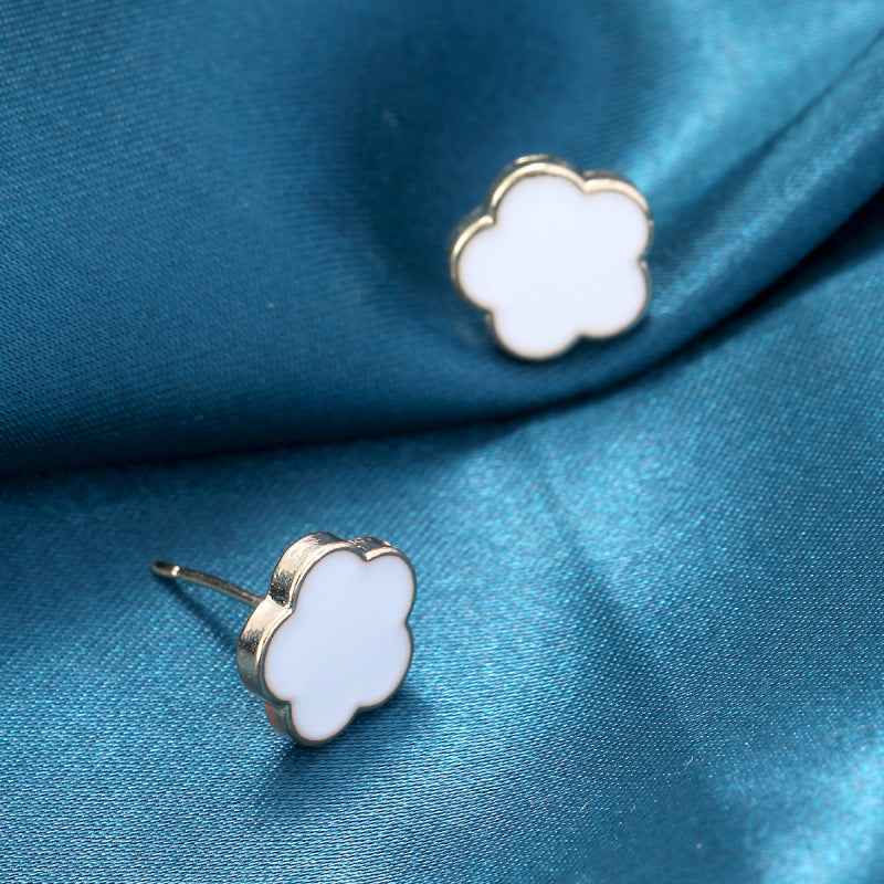 Three-Piece Clover Charm Pearlescent Pendant Necklace Set