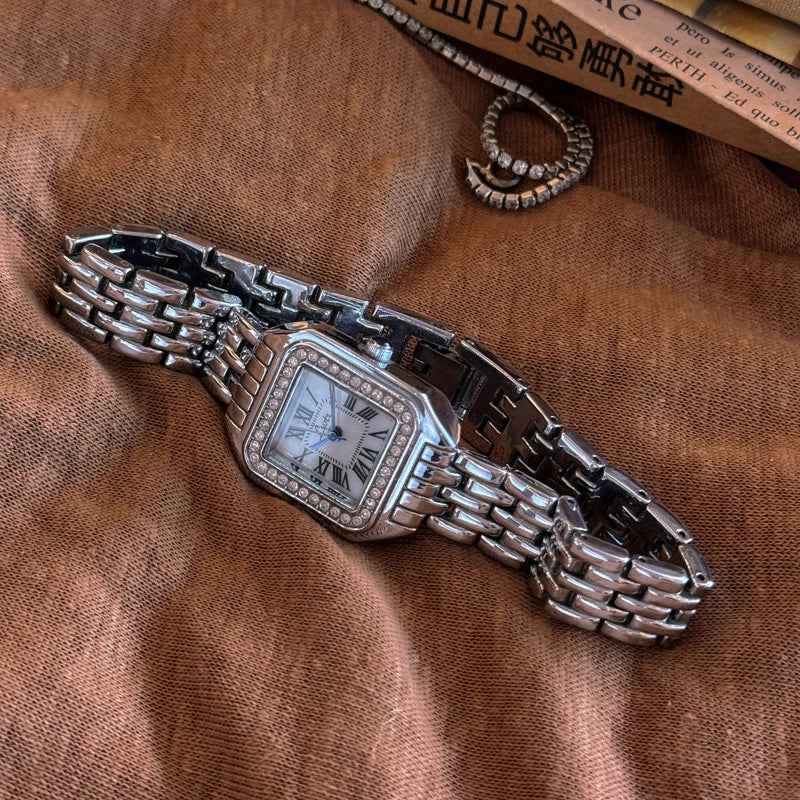 Elegant Crown Design Wrist Watch for Women Lunar Silver