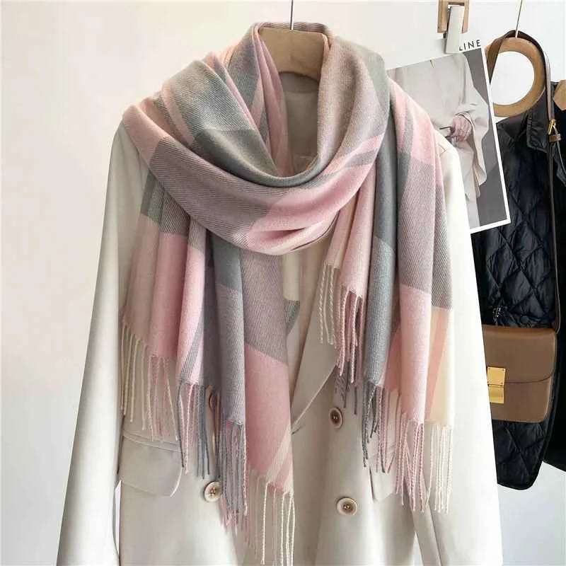 Women's Cashmere Scarf in Elmsford Style Pink