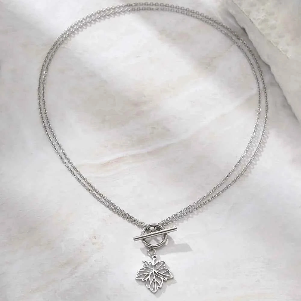 Elegant Maple Shine Pendant Necklace