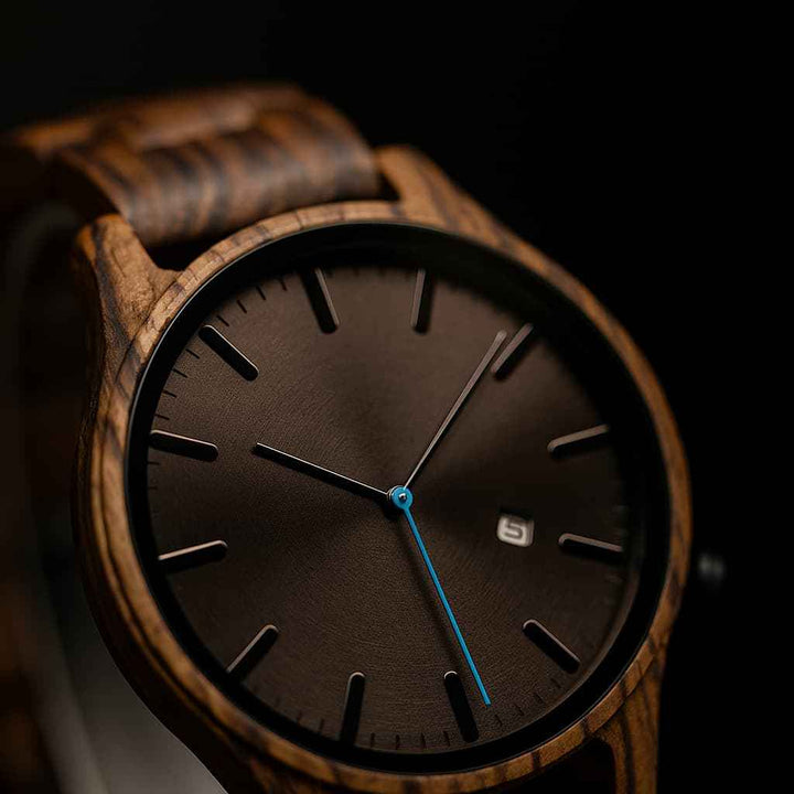 Wooden Striped Dial Date Wristwatch