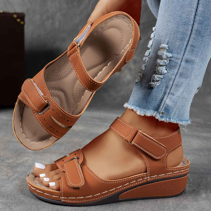 Poppy | Women's Sandals with Breathable Strap and Flexible Platform Sepia