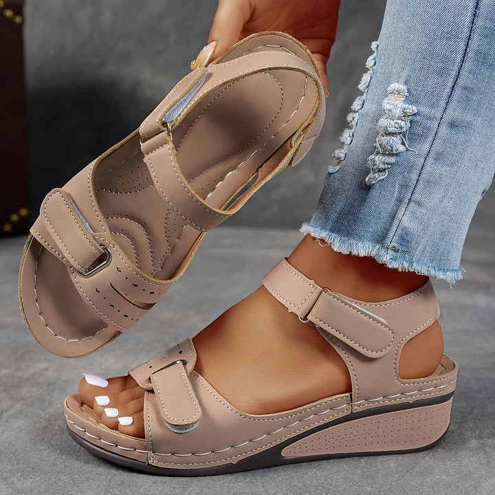 Poppy | Women's Sandals with Breathable Strap and Flexible Platform Beige