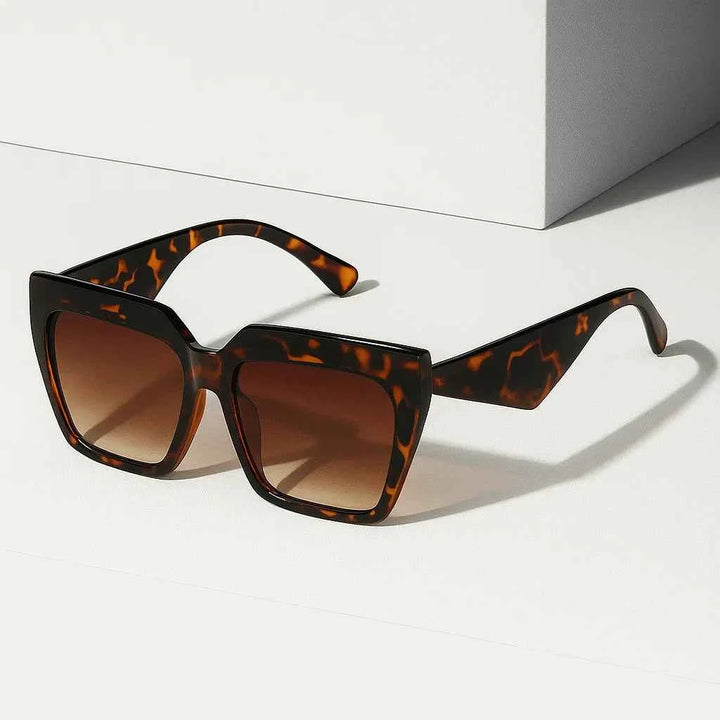 Stylish Panther-Inspired Sunglasses for Trendy Looks Turquoise