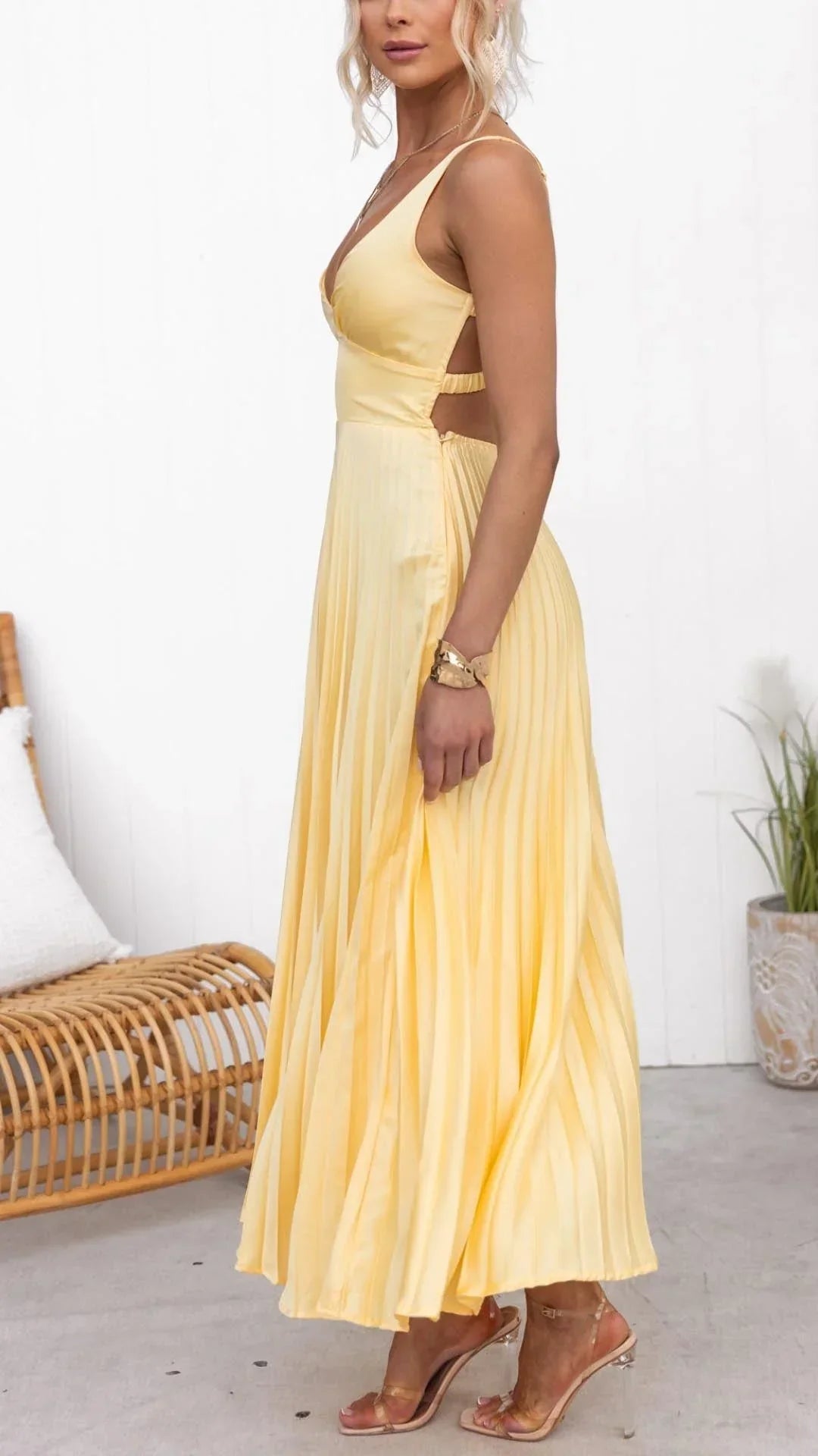Mandy | Women's Elegant Yellow Pleated V-Neck Maxi Dress