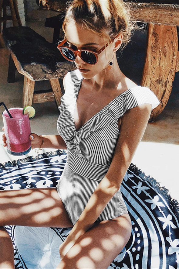 Chic Retro Striped Swimsuit for Trendy Summer Style Black