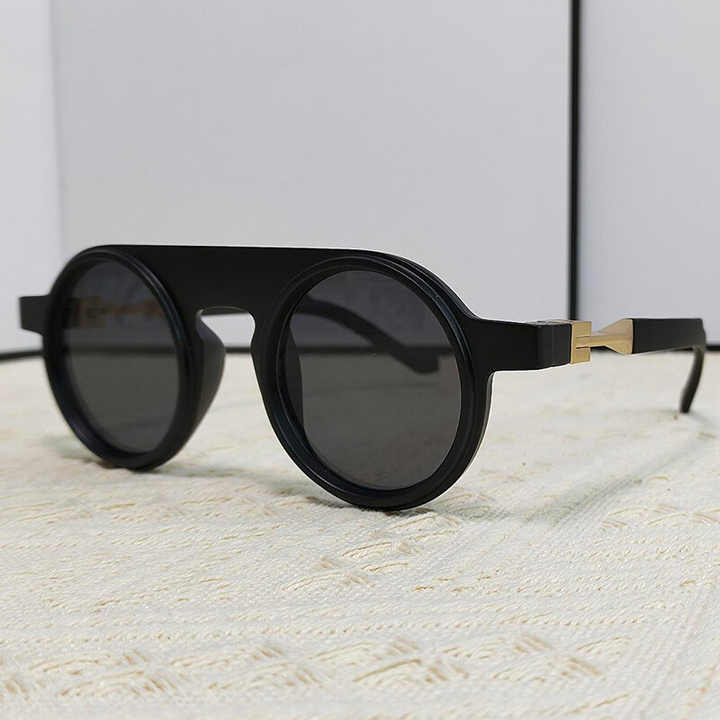 Vintage-Inspired Orbit Sunglasses Black