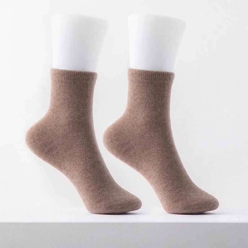 Form-Fitting Solid Ribbed Cuff Ankle Socks