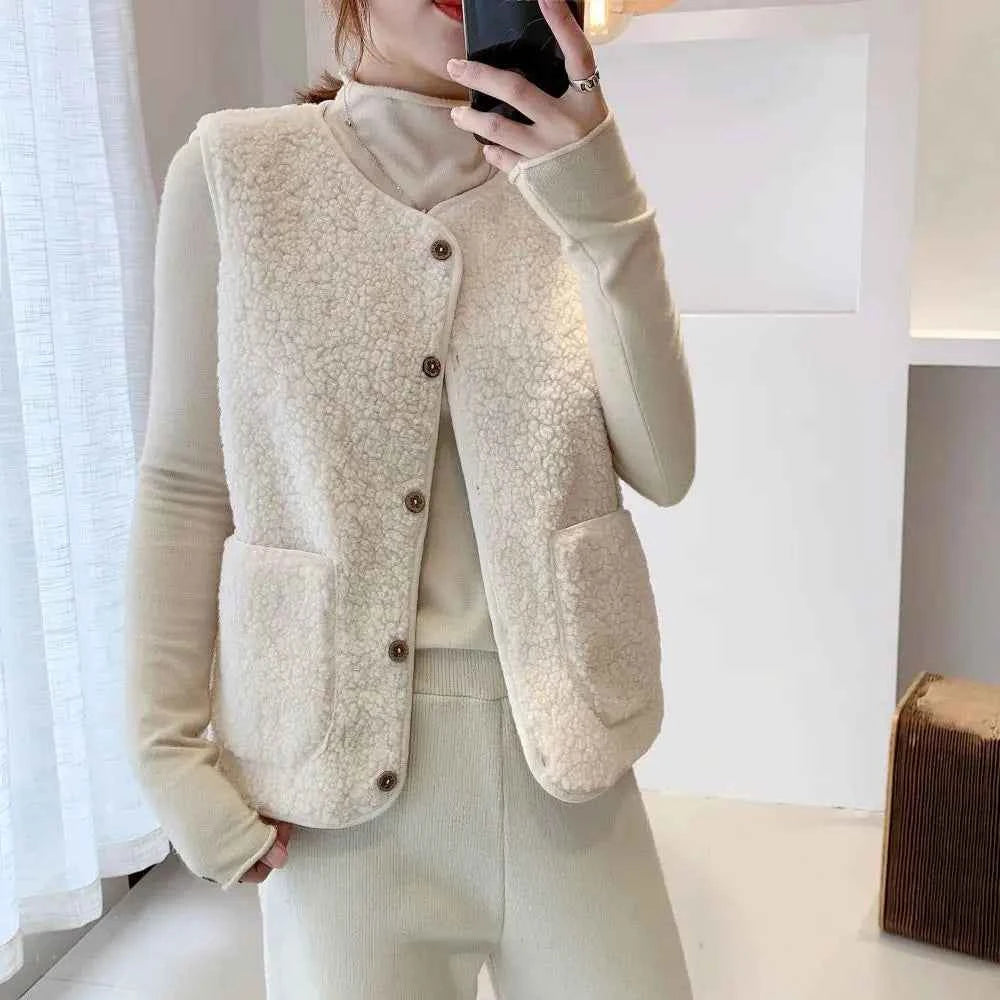 Women's Chic Fluffy Gilet - Stylish Outerwear Beige