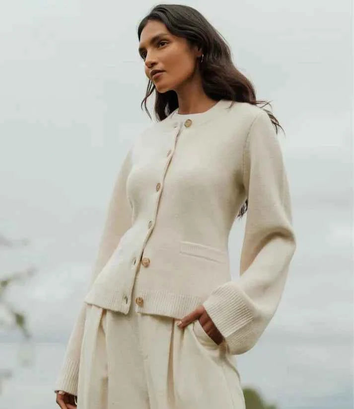 Women's Comfort Vest - Stylish and Cozy Design Beige