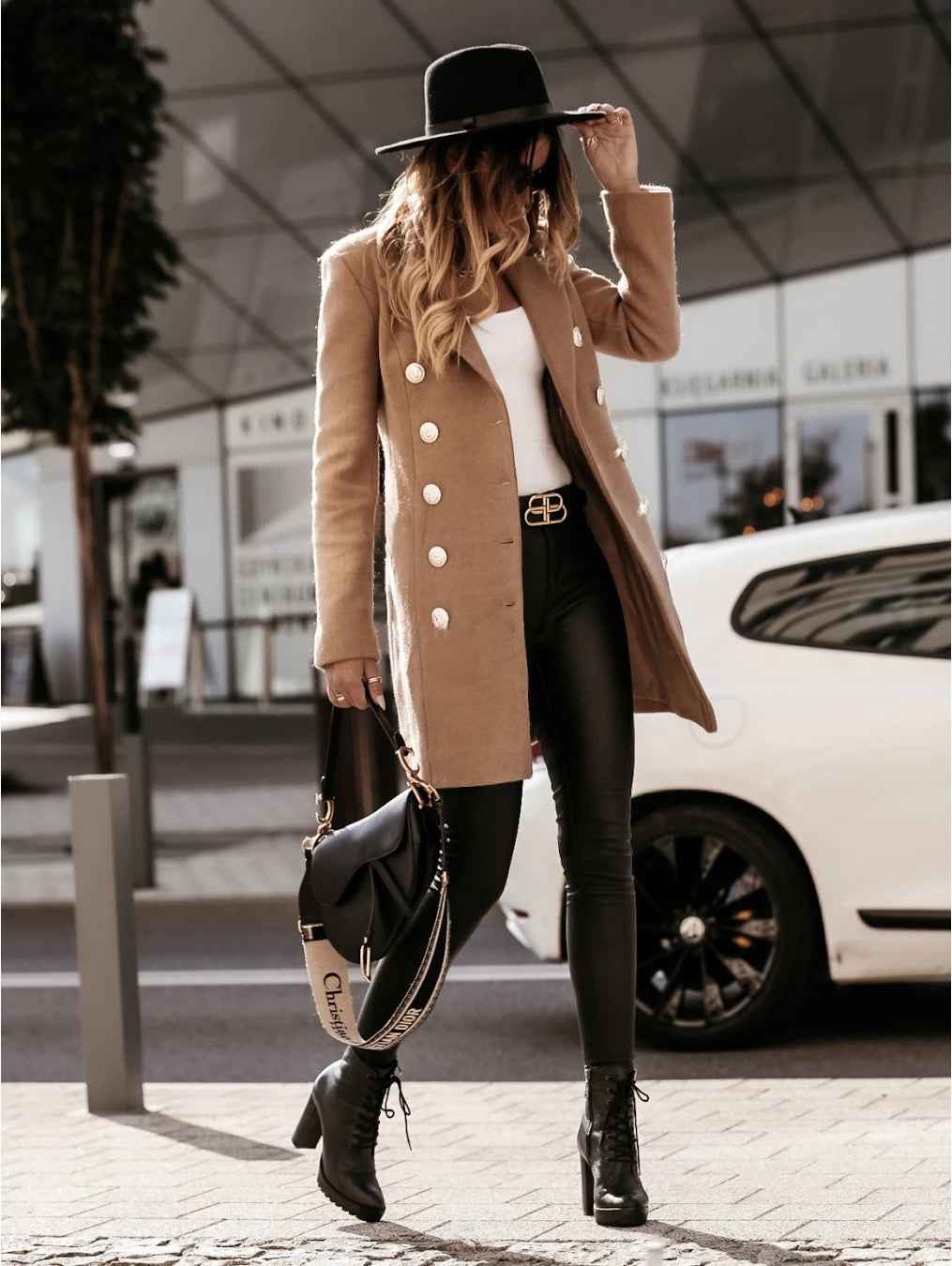 Women's Double-Breasted Tailored Coat with Metal Buttons and Long Sleeves