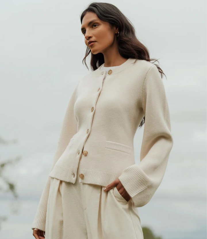 Women's Elegant Cardigan - Stylish and Versatile White Beige