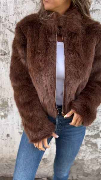 Women's Faux Fur Jacket - High Collar - Regular Fit - Zipper Closure - Stylish & Warm Brown