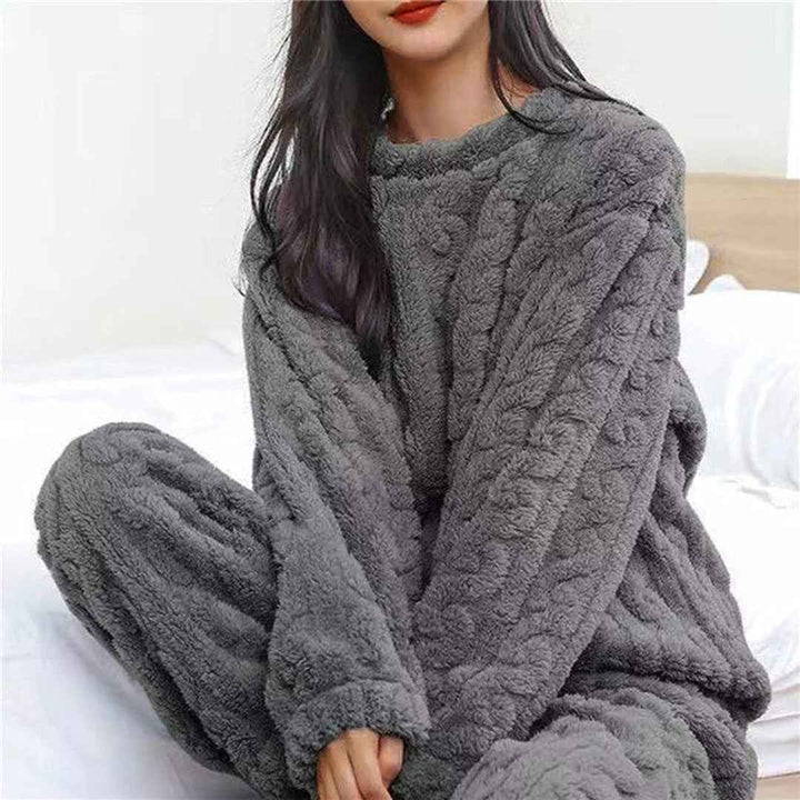 Women's Fuzzy Knit Pyjama Set – Relaxed Fit – Cable Pattern – Full Length Black