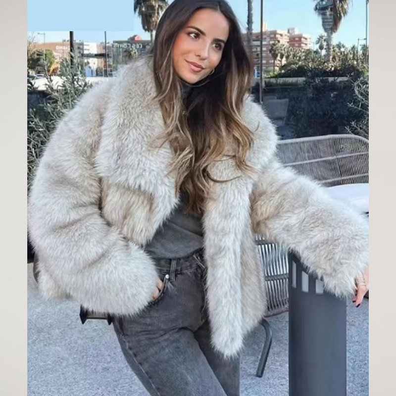 Women's Oversized Faux Fur Coat with Relaxed Fit and Luxury Style