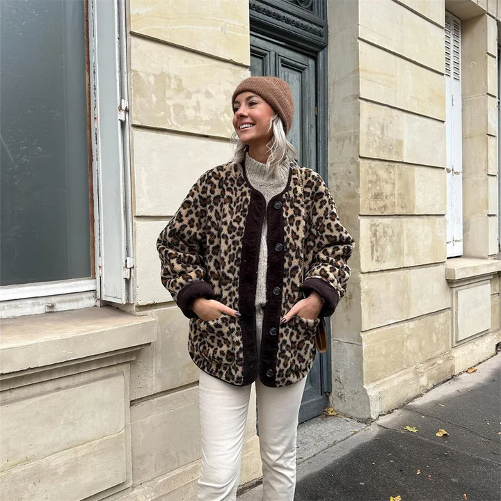 Women's Oversized Faux Fur Coat with Round Neck and Bold Print Leopard