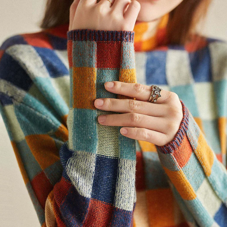 Women's Oversized Knitted Pullover Sweater - Diamond Pattern Design