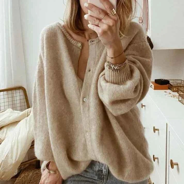 Women's Relaxed Fit Knitted Cardigan with Button Closure and Long Sleeves - Casual Comfort Beige
