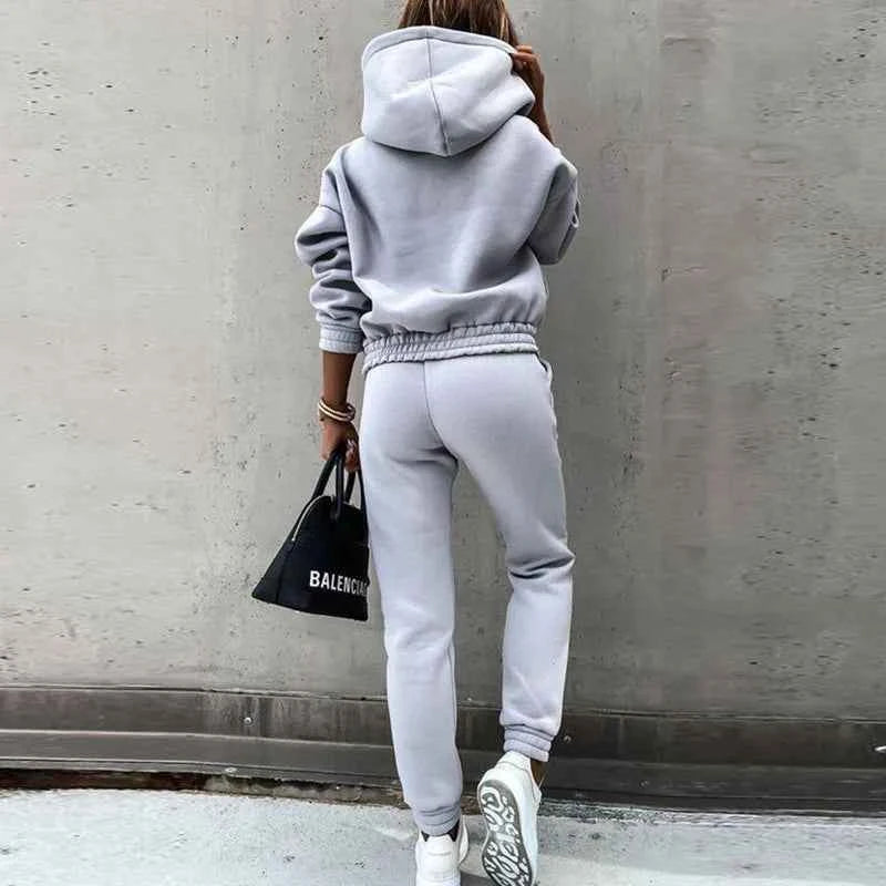 Women's Relaxed Fit Loungewear Set – Sweater and Jogging Pants with Elastic Waist