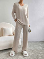 Women's Ribbed Knit Relaxed Fit V Neck Solid White Winter 2-Piece Sets White