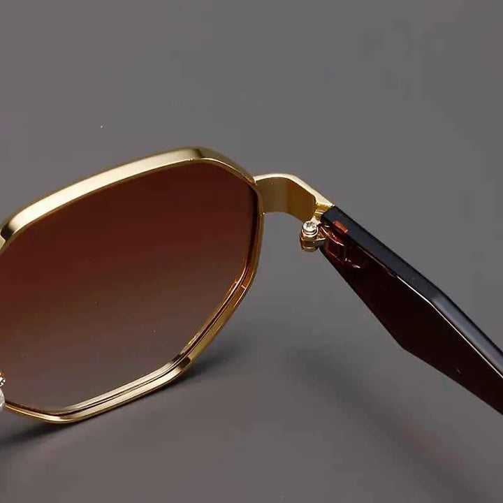 Chic Black Sunglasses for Stylish Looks