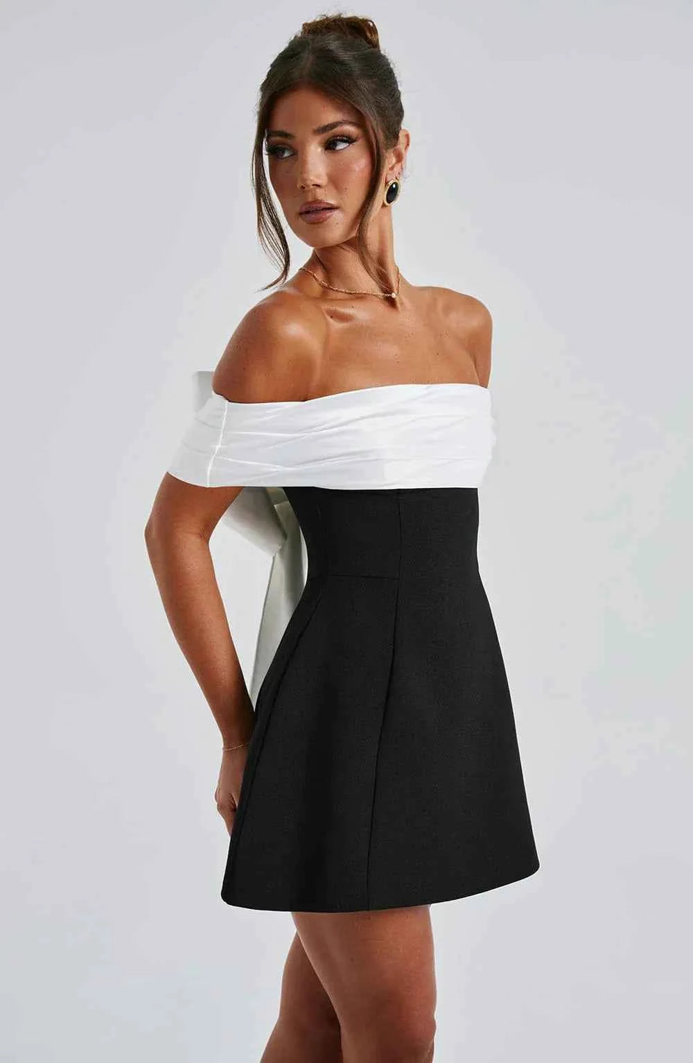 Jessica | Elegant Mini Dress with Modern Bow Detail