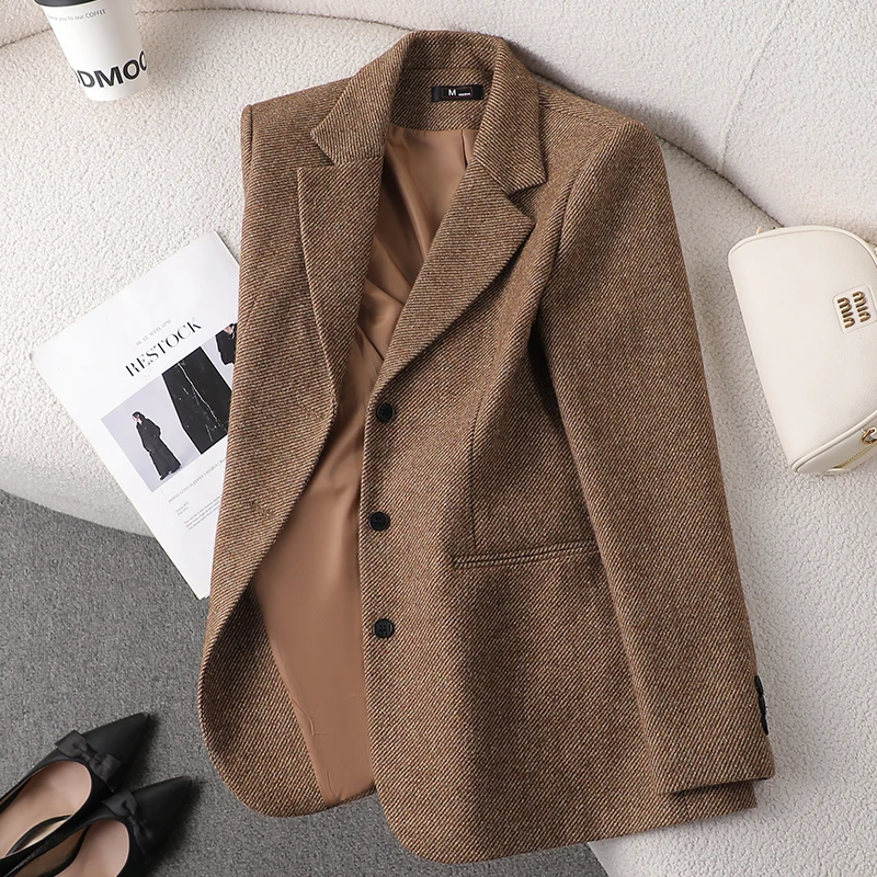 Women's Tailored Wool Blazer – Single-Breasted with Notched Lapel and Pocket Details Brown