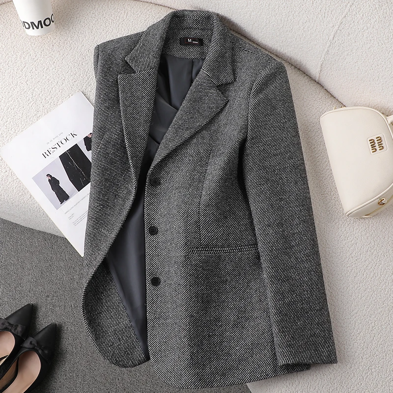 Women's Tailored Wool Blazer – Single-Breasted with Notched Lapel and Pocket Details Grey