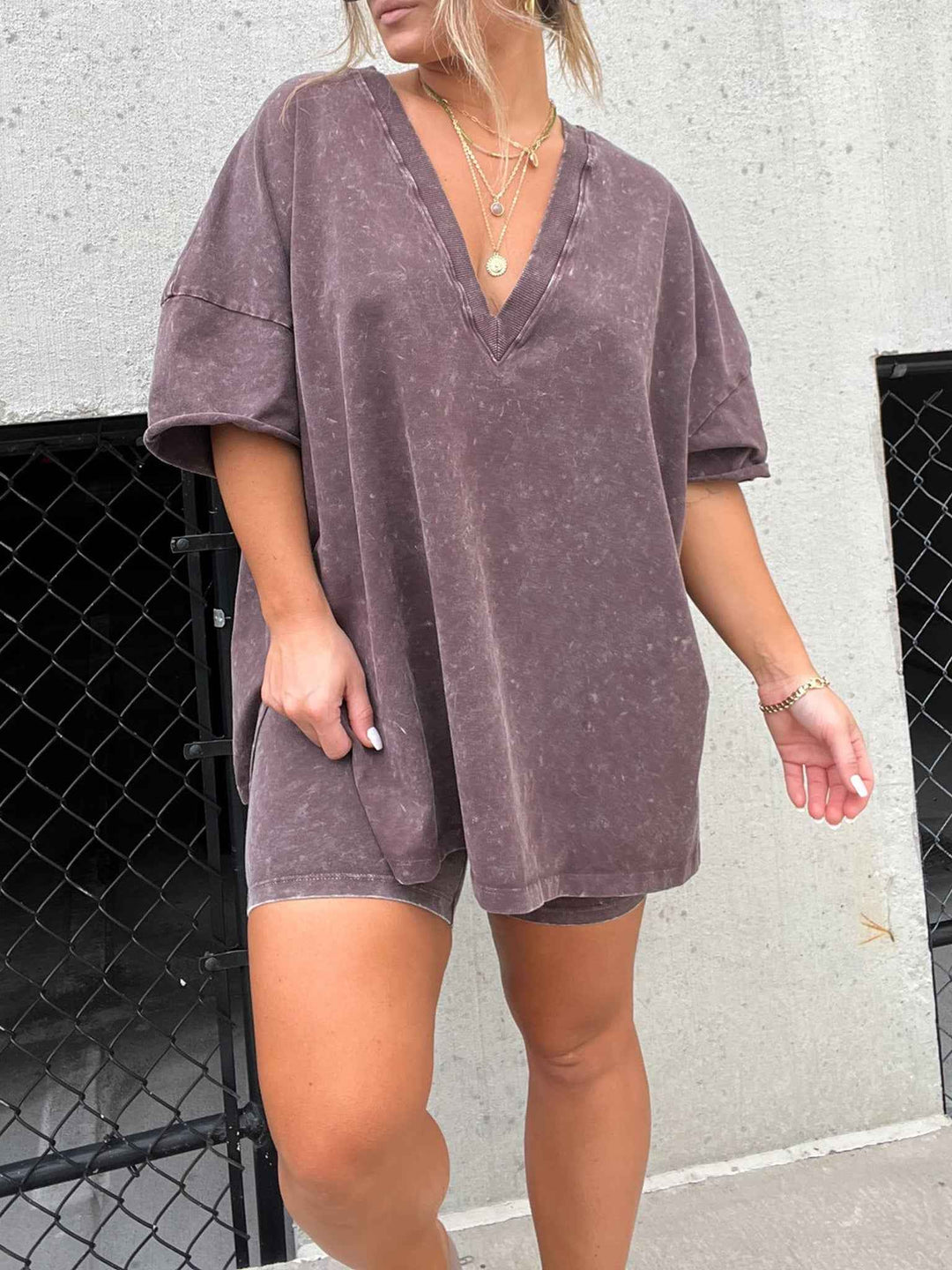 Women's Oversized V-Neck T-Shirt & Stretch Biker Shorts Set - Comfortable Fit