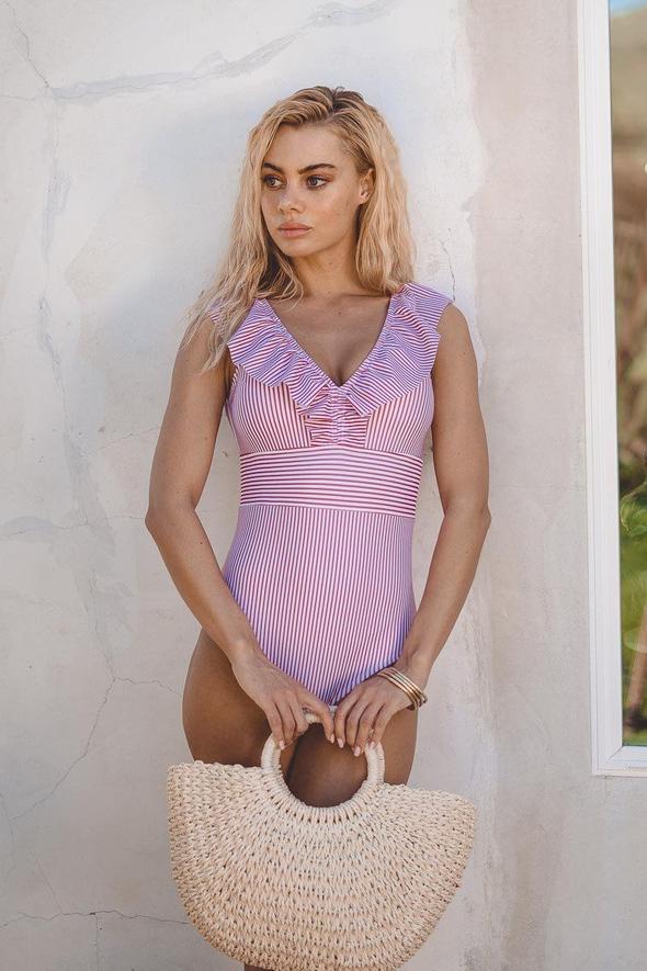 Chic Retro Striped Swimsuit for Trendy Summer Style