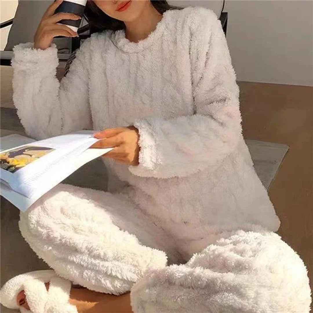 Women's Fuzzy Knit Pyjama Set – Relaxed Fit – Cable Pattern – Full Length White