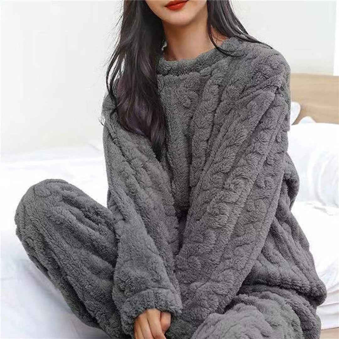 Women's Fuzzy Knit Pyjama Set – Relaxed Fit – Cable Pattern – Full Length Black