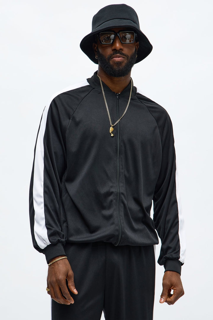 Halloween's Men's Two-Piece Hip Hop Costume with Black and White Design