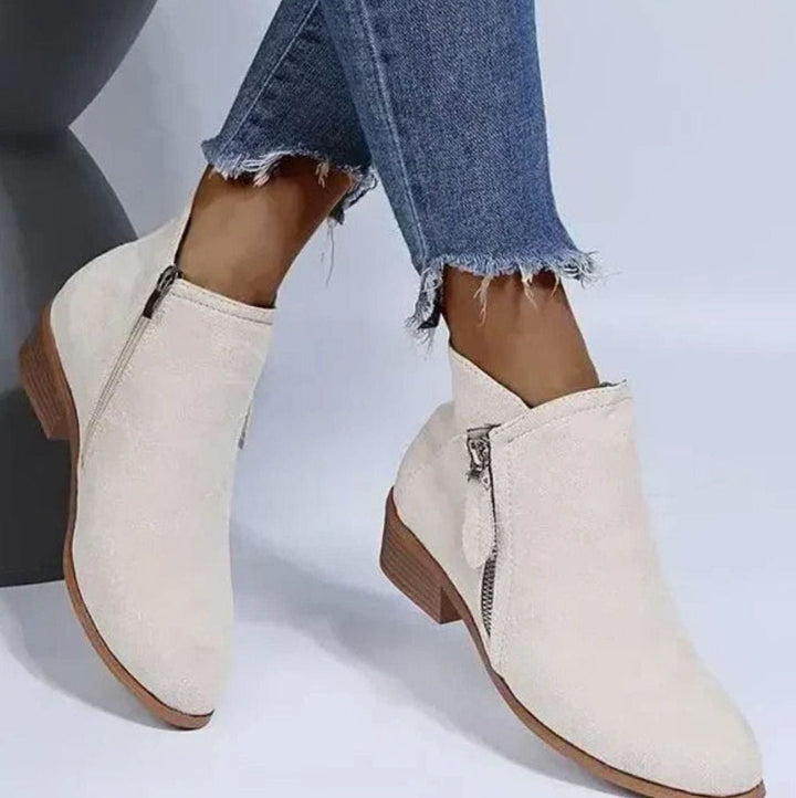 Botines de ante para mujer con tacón ancho y diseño de corte en V