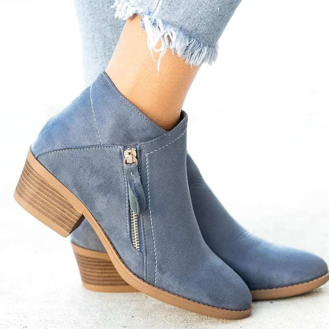 Botines de ante para mujer con tacón ancho y diseño de corte en V