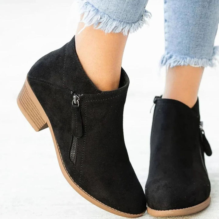 Botines de ante para mujer con tacón ancho y diseño de corte en V
