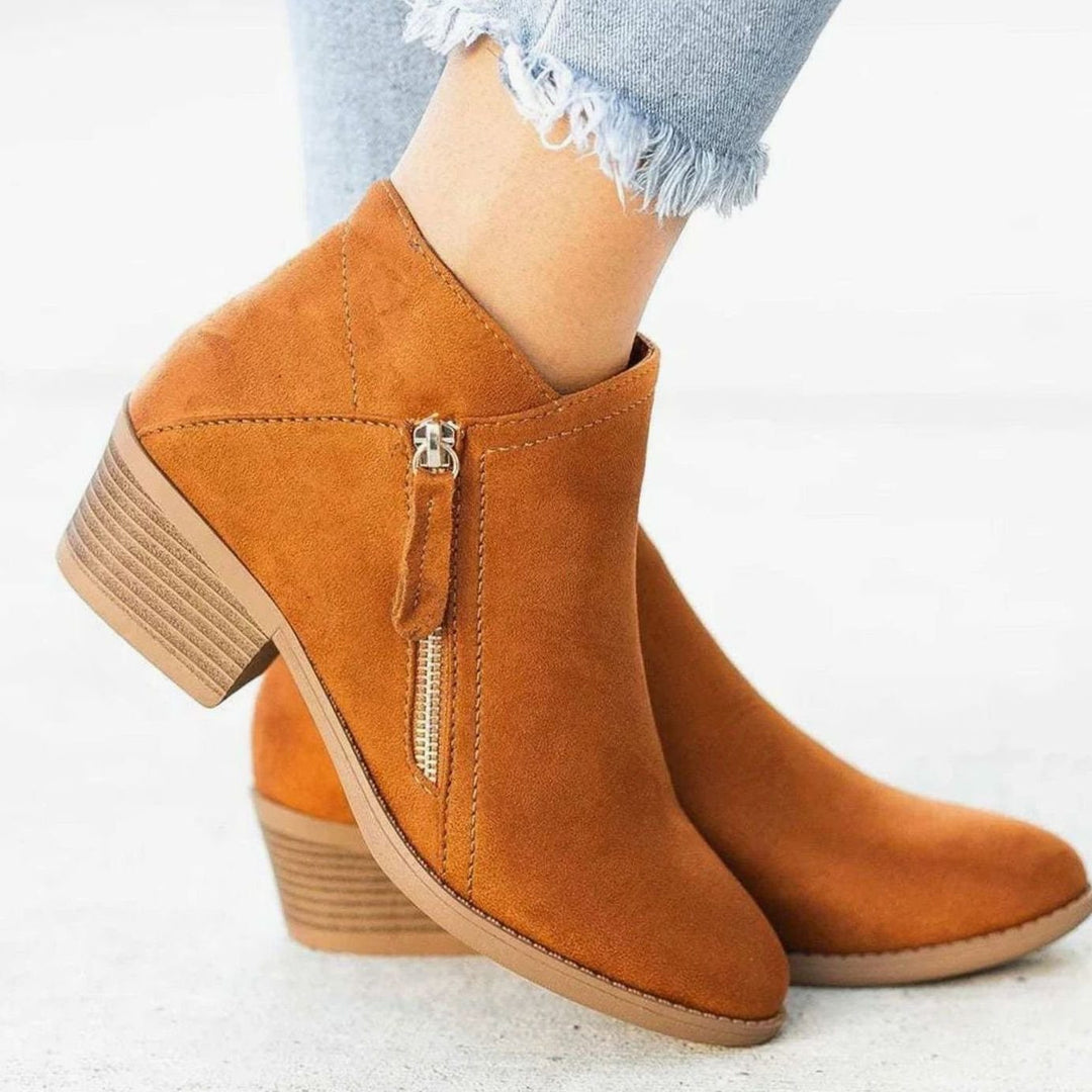Botines de ante para mujer con tacón ancho y diseño de corte en V