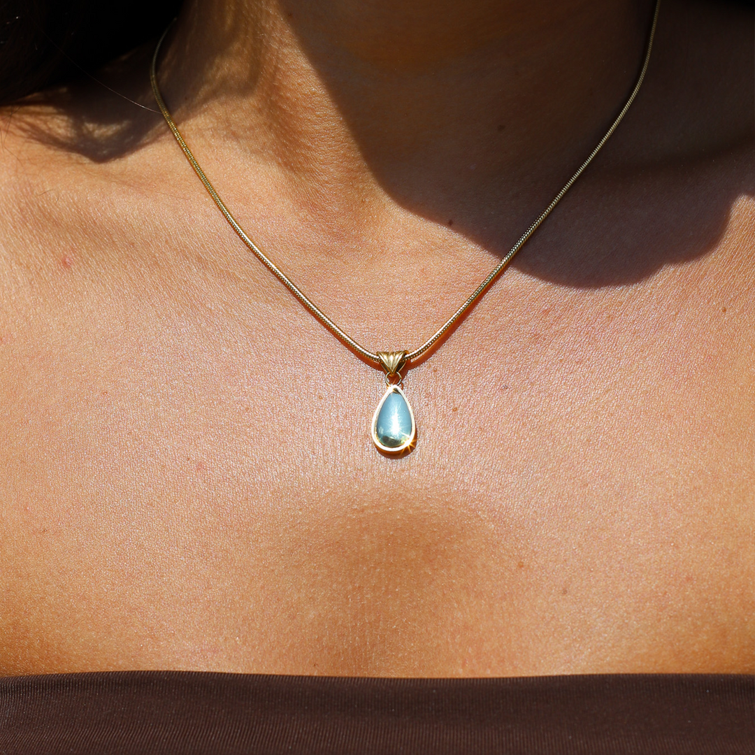 Yess | Women's Elegant Gold Necklace with Olive Stone