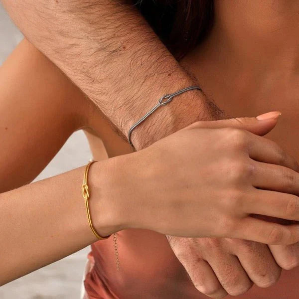 Amore | Women's Minimalist Love Knot Bracelet