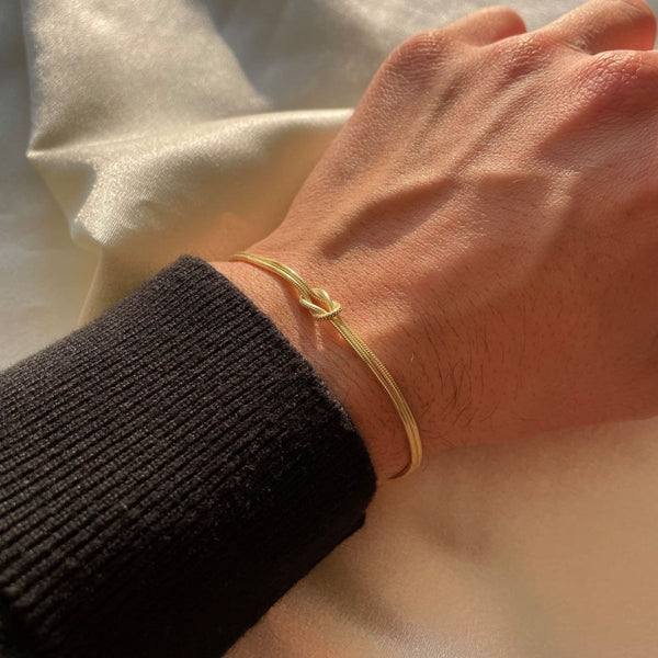 Amore | Women's Minimalist Love Knot Bracelet