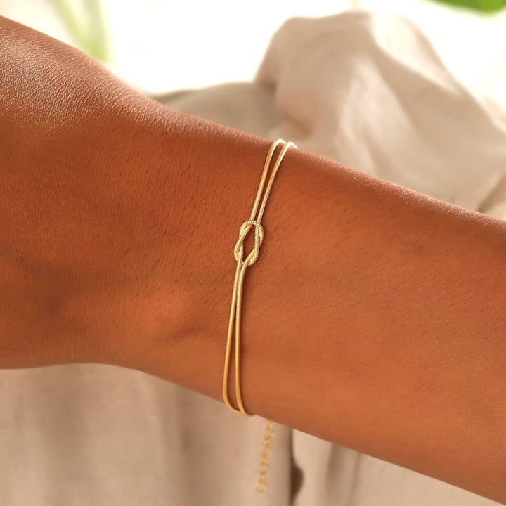 Amore | Women's Minimalist Love Knot Bracelet Silver