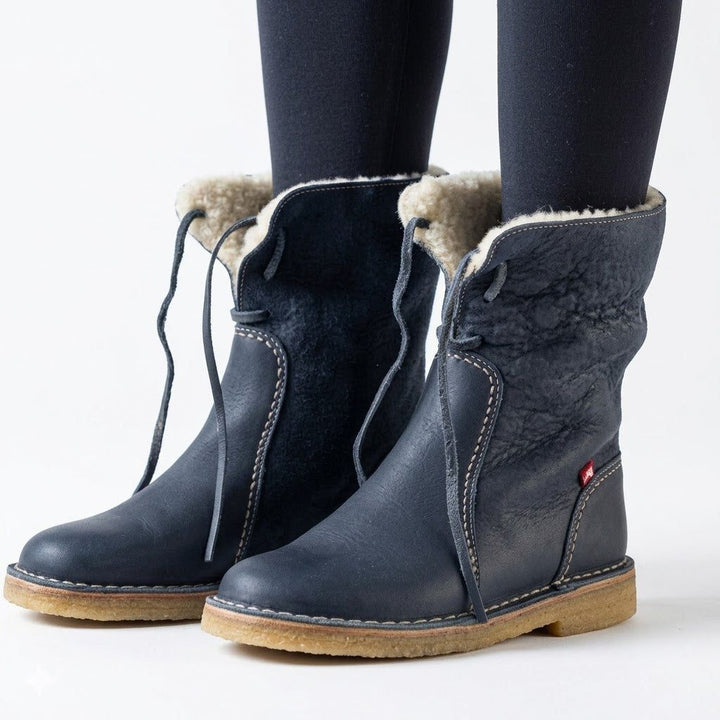 Snörade vinterboots för kvinnor med pälsfoder